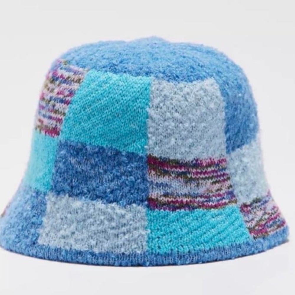 NWT UO textured bucket hat